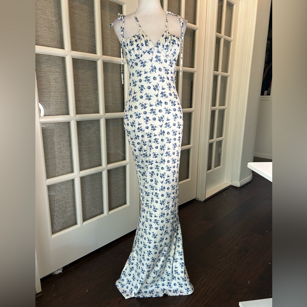 Marthea Floral Blue and White Maxi Dress, Size Small